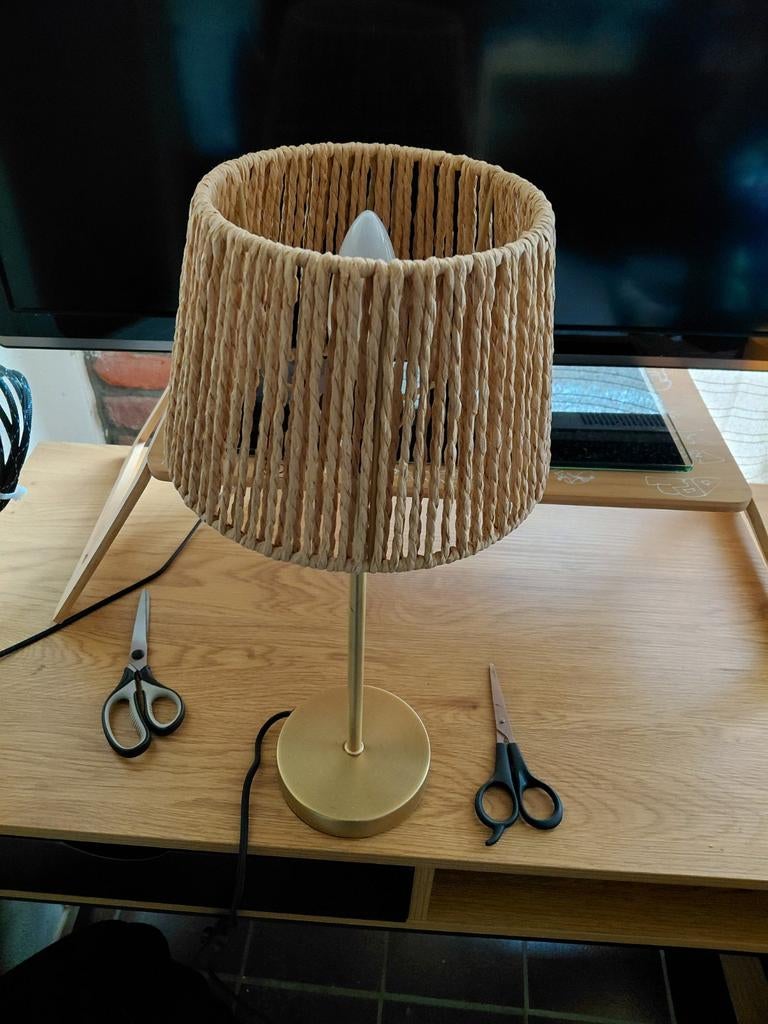 Lamp with 2 extra bulbs., Ophalen, Zo goed als nieuw, Rond