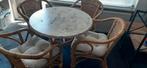 Ronde tafel.met 4 rieten stoelen, Ophalen, Zo goed als nieuw