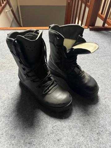 Mooie werkschoenen maat 43/44 (militaire laarzen 275b) beschikbaar voor biedingen