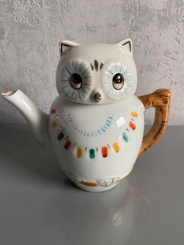 Vintage handgeschilders chinese theepot (uil) beschikbaar voor biedingen