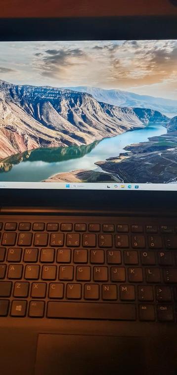 Dell i5 met touchscreen 12,5"  8gb - 256gb , NIEUWE ACCU  beschikbaar voor biedingen
