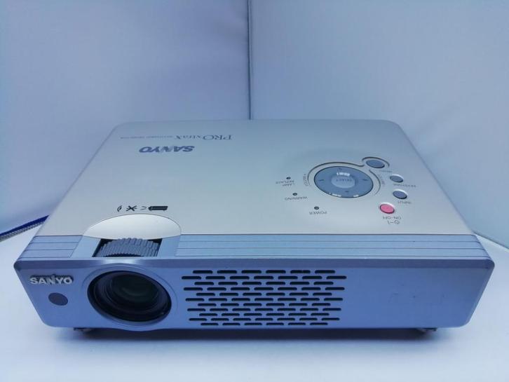 Sanyo PRO xtraX Multiverse Projector model PLC-XU47, Audio, Tv en Foto, Beamers, Gebruikt, LCD, Overige resoluties, Ophalen of Verzenden