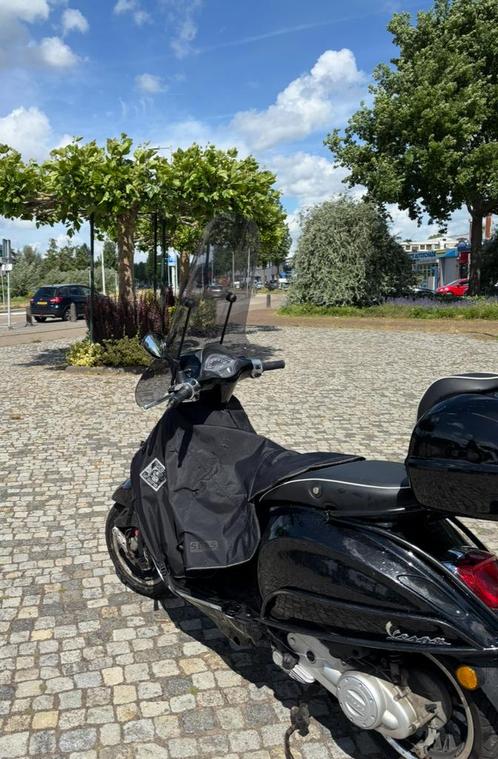 Vespa sprint! 2018 full option!, Fietsen en Brommers, Scooters | Vespa, Zo goed als nieuw, Vespa S, Maximaal 45 km/u, Benzine