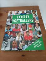 1000 Voetballers - De Beste Spelers Aller Tijden, Ophalen of Verzenden, Zo goed als nieuw, Onbekend, Balsport
