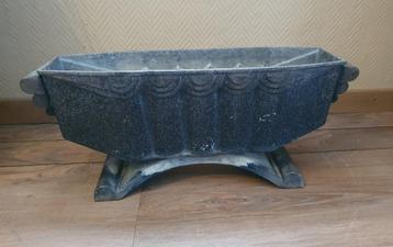 Zwart geëmailleerde Franse art deco jardinière beschikbaar voor biedingen