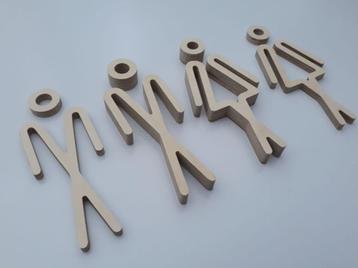 Letters en pictogrammen van berken multiplex beschikbaar voor biedingen