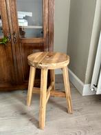Massief houten kruk. Ikea Skogsta. Plantentafel 45 cm hoog, Ophalen, Zo goed als nieuw, Hout