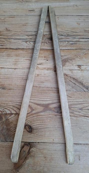 Oude houten wastang beschikbaar voor biedingen