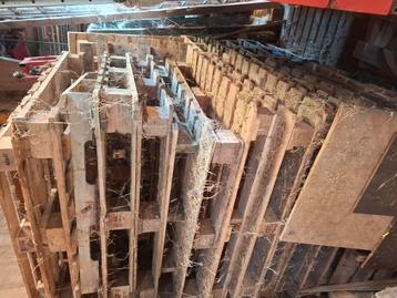 Pallets  beschikbaar voor biedingen