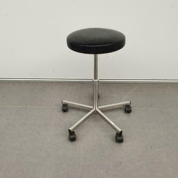 Oostwoud verrijdbare kruk retro vintage, Huis en Inrichting, Barkrukken, Gebruikt, 60 tot 90 cm, 5 krukken of meer, In hoogte verstelbaar