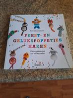 Hobbyboek feest en gelukspoppetjes haken, Hobby en Vrije tijd, Breien en Haken, Ophalen of Verzenden, Zo goed als nieuw, Haken