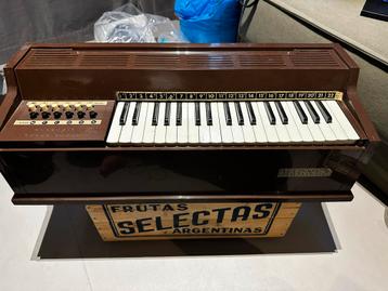 Vintage Magnus Elektrisch Akkoordenorgel beschikbaar voor biedingen