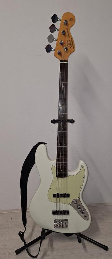 Te koop:SX Vintage Series Basgitaar en SX “Pirate” Basgitaar beschikbaar voor biedingen