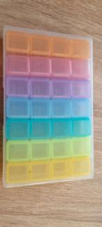 Pillendoosje met stickers, Diversen, Ophalen of Verzenden