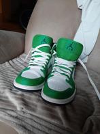 Jordan 1 mid green white, Kleding | Heren, Schoenen, Ophalen of Verzenden, Zo goed als nieuw, Wit