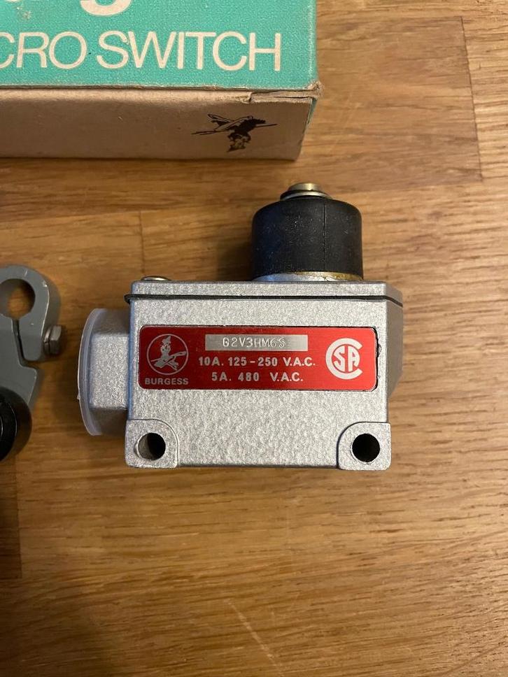 Burgess Micro Switch C2V3HM6S, Hobby en Vrije tijd, Elektronica-componenten, Zo goed als nieuw, Ophalen of Verzenden