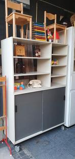 oude schoolkast 2 delig/schuur-garagekast/voorraadkast, Ophalen, Gebruikt, 25 tot 50 cm