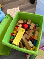 Grote kist met houten blokken, Kinderen en Baby's, Speelgoed | Bouwstenen, Gebruikt, Ophalen of Verzenden