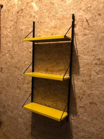 Vintage Wandrek Boekenrek Geel Drentea Room Steel / Tomado beschikbaar voor biedingen