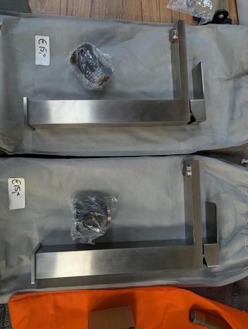 Wastafelkranen 2 stuks beschikbaar voor biedingen