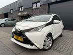 Toyota Aygo 1.0 VVT-i x-play | 1E EIGENAAR | 12MND GARANTIE, Voorwielaandrijving, Stof, Gebruikt, 4 stoelen