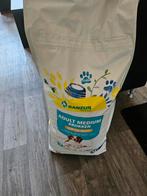 Dichte zak adult hondenbrokken huismerk ranzijn., Ophalen, Hond