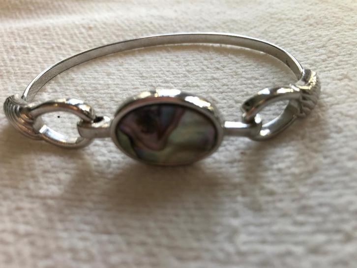Manchet armband met abalone van Avon, Sieraden, Tassen en Uiterlijk, Armbanden, Zo goed als nieuw, Staal, Zilver, Ophalen of Verzenden