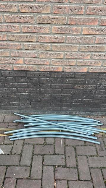 Gratis oud ijzer beschikbaar voor biedingen