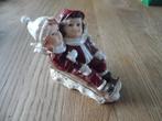 kerst 2 kinderen op een sleetje van polystone 11 cm   groot, Diversen, Kerst, Ophalen of Verzenden, Zo goed als nieuw