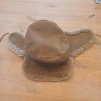 Russische muts met oorwarmers suede met bont, Ophalen of Verzenden, Zo goed als nieuw, Overige maten, Muts