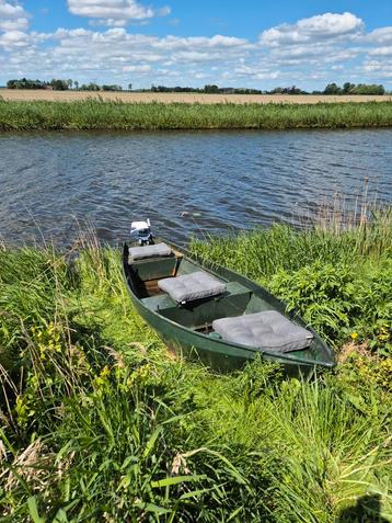 Boot bootje  met motor visboot grachten boot beschikbaar voor biedingen