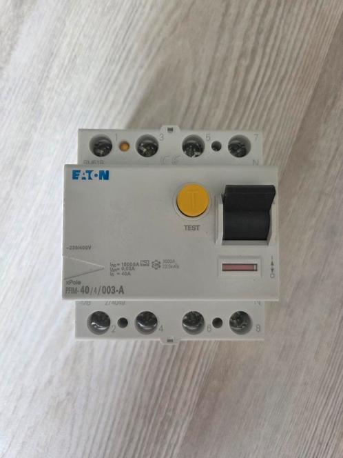 Eaton aardlekschakelaar 4-polig 40A ( PFIM-40/4/003-A ), Doe-het-zelf en Verbouw, Elektra en Kabels, Nieuw, Schakelaar, Ophalen of Verzenden