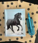 Kado; Paarden Diary/notitieboek'Amazone' met paperclip-pen, Diversen, Notitieboeken, Nieuw, Ophalen of Verzenden, A5