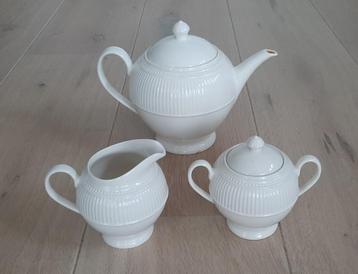 WedgWood Theepot Koffie melkkan en suikerpot Windsor  beschikbaar voor biedingen