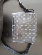 1 op 1 louis Vuitton schouder tas, Ophalen of Verzenden, Zo goed als nieuw, Zwart