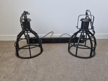 Stoere industriële hanglamp beschikbaar voor biedingen