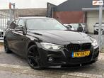 BMW 3-serie 318i Luxury | 19” LMV | Xenon | Leder | Naviga, Automaat, Euro 6, Zwart, 3 cilinders