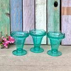 Vintage Sundae ijscoupes groen turquoise dessertglazen groen, Verzamelen, Glas en Borrelglaasjes, Ophalen of Verzenden, Gebruikt