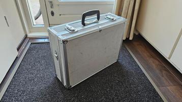 Aluminium koffer/flightcase  beschikbaar voor biedingen