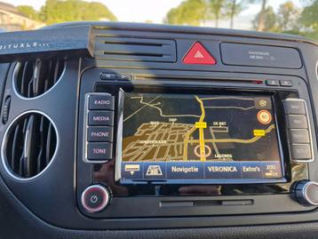 Volkswagen RSN510 dubbeldin Radio met gps beschikbaar voor biedingen