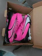 Voetbalschoenen - Roze/Zwart, Maat XS of kleiner, Schoenen, Nieuw, Ophalen of Verzenden