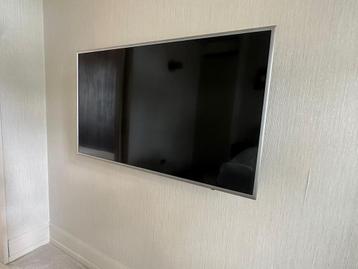Samsung smart tv met ophangbeugel beschikbaar voor biedingen