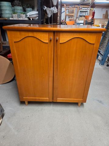 Kersenhouten kast, halkast, commode, tv meubel  beschikbaar voor biedingen