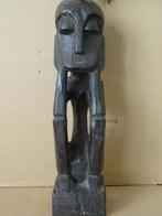 Afrikaans beeld houtsnijwerk inheems beeld de denker 43cm, Antiek en Kunst, Ophalen of Verzenden