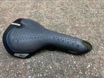 Selle Italia Net waterafstotend, ventilerend fietszadel beschikbaar voor biedingen