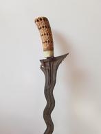 Indonesische (Java of Lombok?) kris met fraai bewerkte greep, Antiek en Kunst, Ophalen of Verzenden