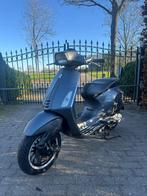 Vespa sprint 2016 Brom mat grijs 50 km/h, Fietsen en Brommers, Scooters | Vespa, Ophalen, Zo goed als nieuw, Benzine