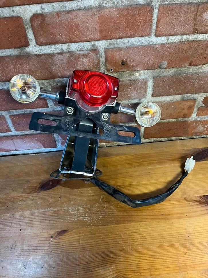Achterlicht met knipperlichten retro scooter, Fietsen en Brommers, Brommeronderdelen | Scooters, Ophalen of Verzenden
