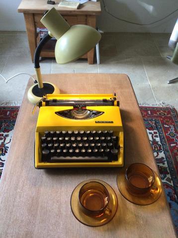 Vintage industiële Herda Bureaulamp - Zacht Geel beschikbaar voor biedingen
