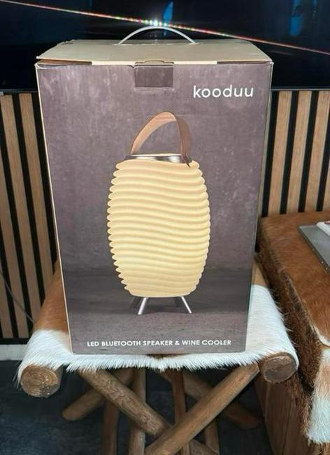 Nieuw in de doos kooduu Synergy 35, Huis en Inrichting, Lampen | Tafellampen, Nieuw, Minder dan 50 cm, Kunststof, Metaal, Ophalen of Verzenden